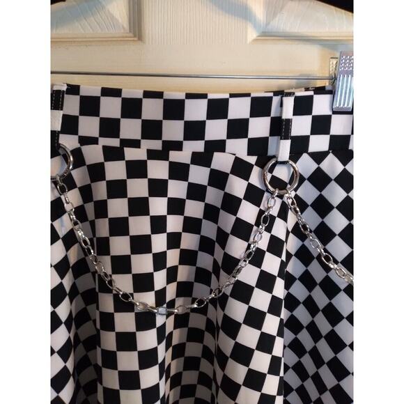 Hot Topic Mini Skirt Black White Silver Chain Accent Pleated Sz S - Picture 2 of 7